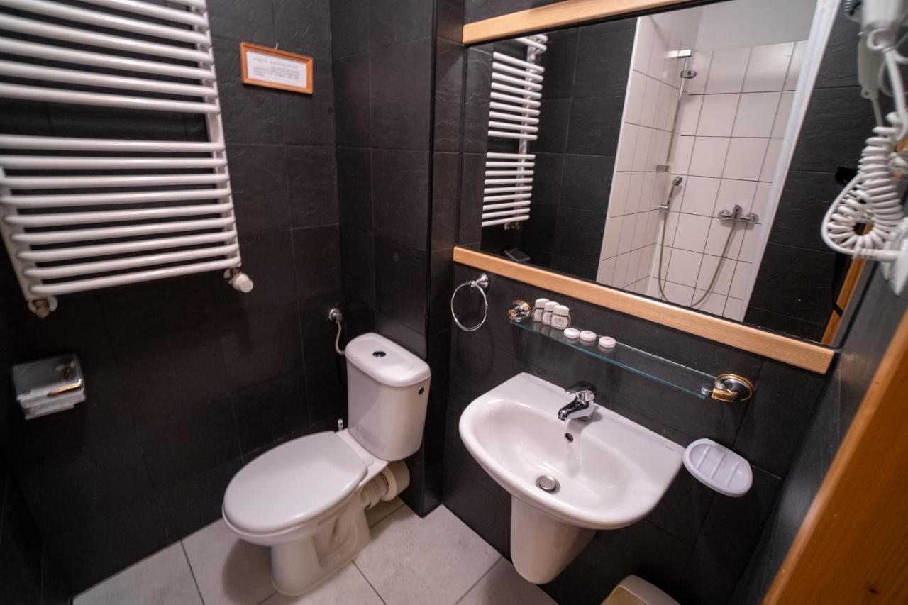 Gościniec Dębowa Gazdówka Ustrzyki Dolne Exterior foto