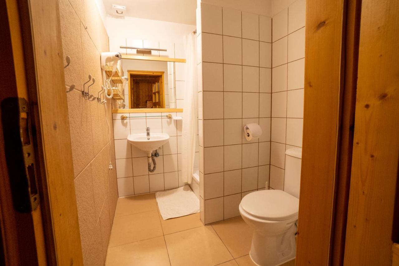 Gościniec Dębowa Gazdówka Ustrzyki Dolne Exterior foto